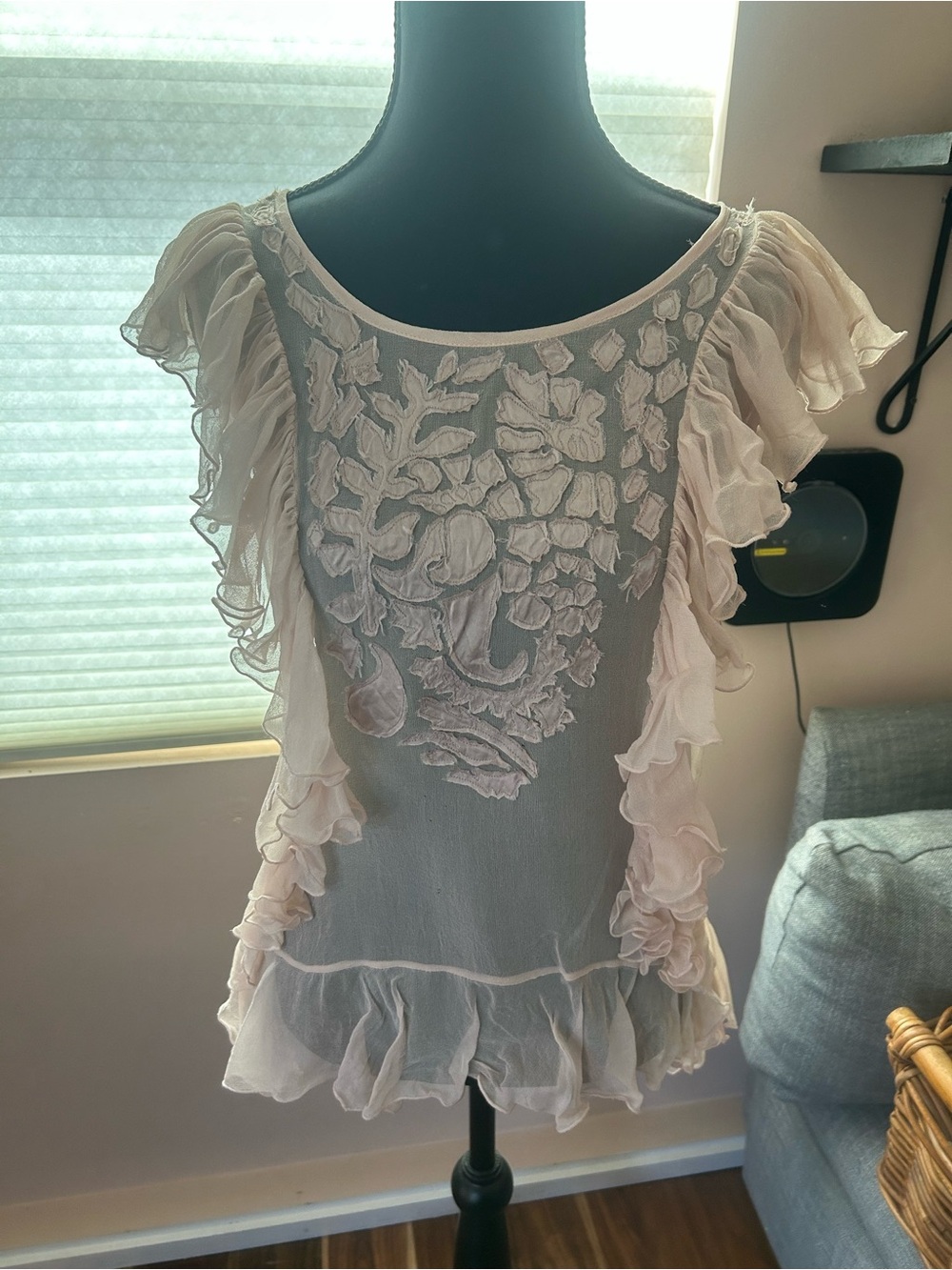 Women's Ruffled Floral Applique Blouse - Light Pink